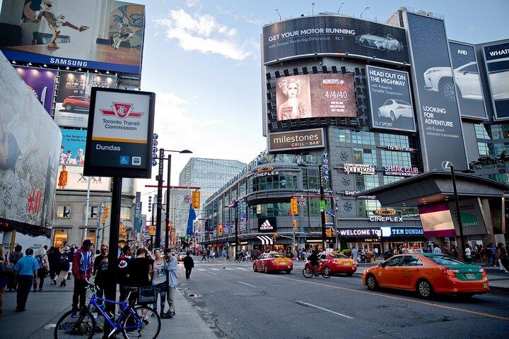 Toronto Premium Night Driving Tour com CN Tower
