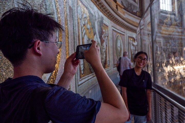 Visita en grupo reducido a la Basílica de San Pedro con subida a la cúpula y criptas