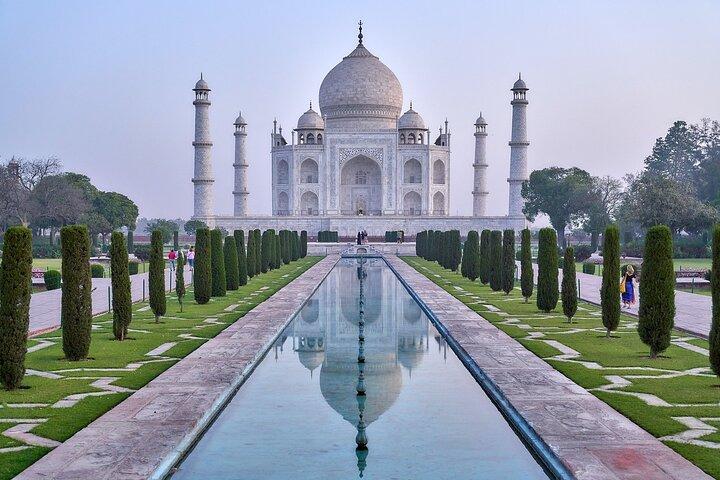 Sunrise Taj Mahal und Agra Fort Tour von Delhi