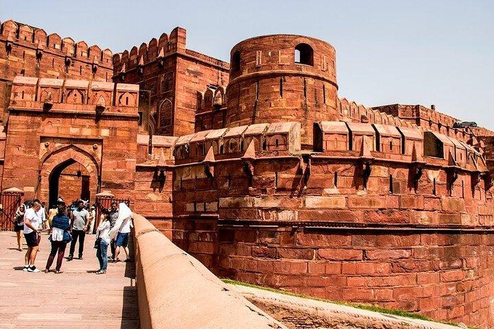 Sunrise Taj Mahal und Agra Fort Tour von Delhi