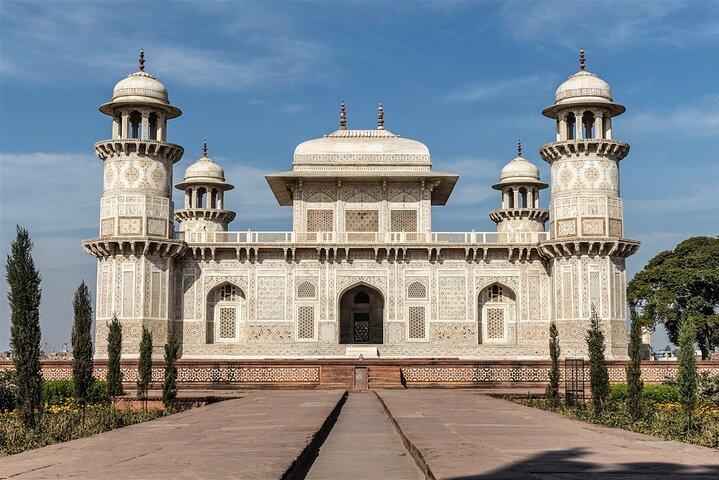 Sunrise Taj Mahal und Agra Fort Tour von Delhi