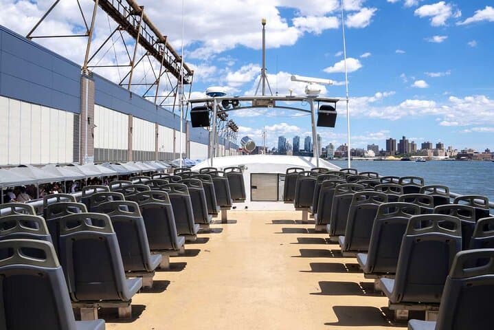 NYC Fall Foliage Cruise: Experience Autumn's Beauty