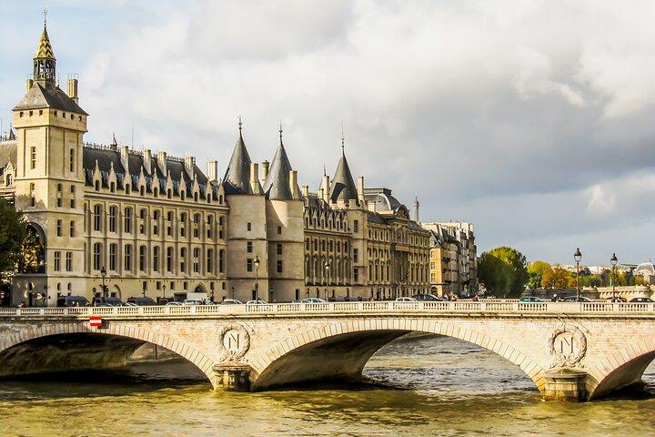 Notre Dame Interior & Île de la Cité Tour guidato semi privato