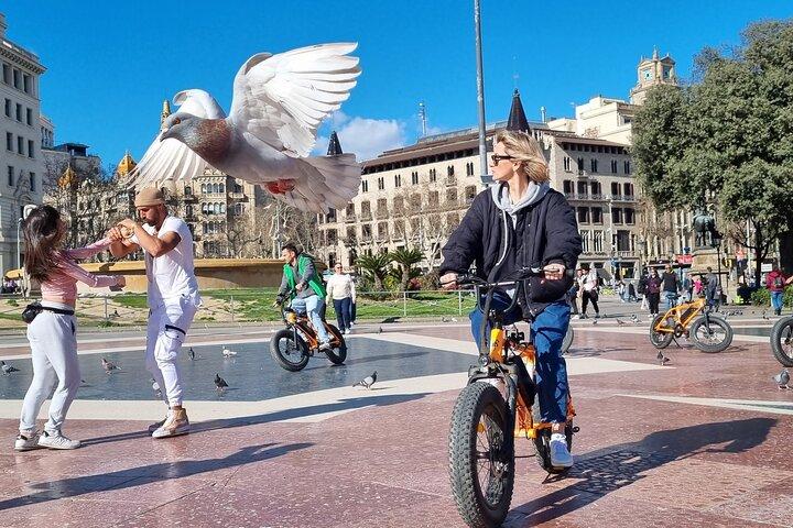 Barcelona City Highlights Bike Tour med E-Bike Option