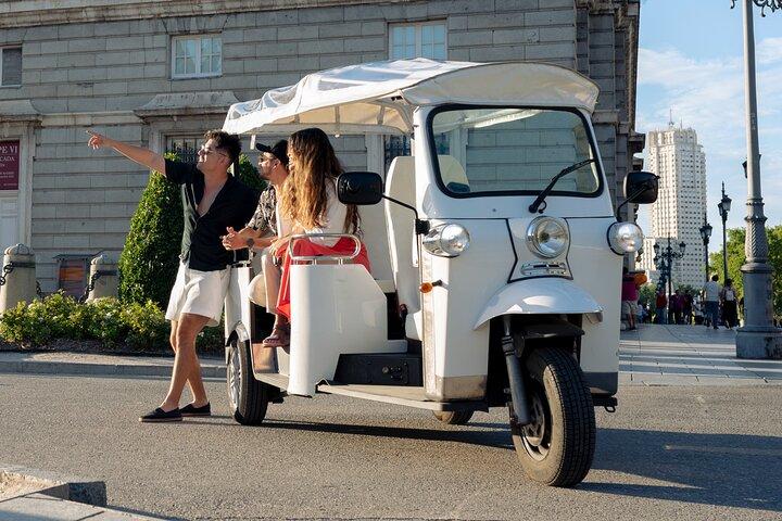 „Madrid: Panoramablick im Tuk-Tuk mit Abholservice“