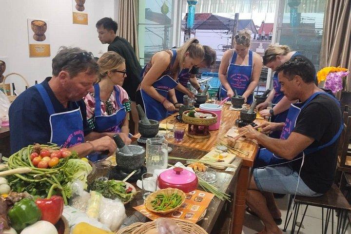 チェンマイ：少人数制タイ料理教室、ブアトーンの滝