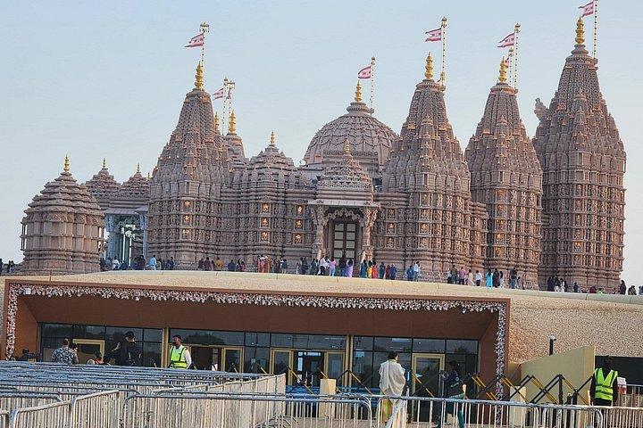 ドバイ: アブダビ観光、BAPS寺院訪問、グランドモスク
