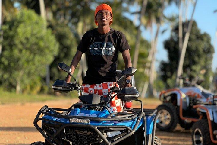 Aventure hors route en quad à Zanzibar