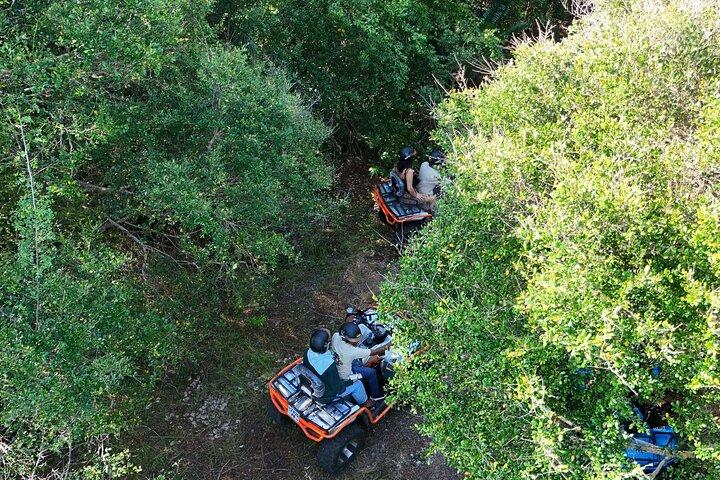 Aventure hors route en quad à Zanzibar