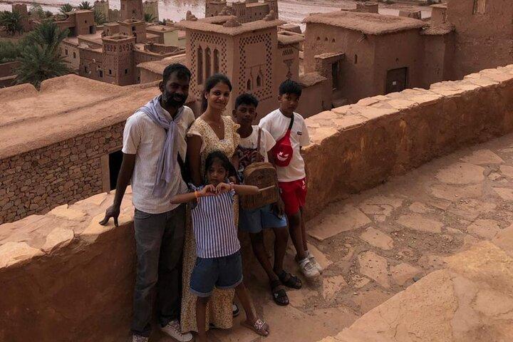 Merzouga砂漠のハイライト：マラケシュからの3日間のガイド付きツアー