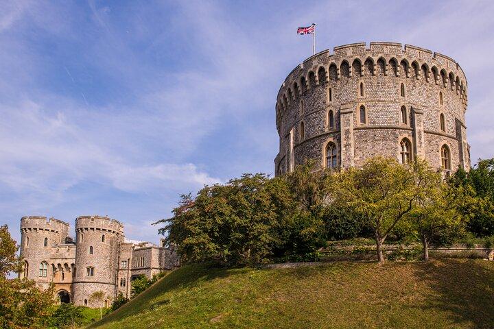 ロンドン発ウィンザー城へのプライベート運転手付きツアー