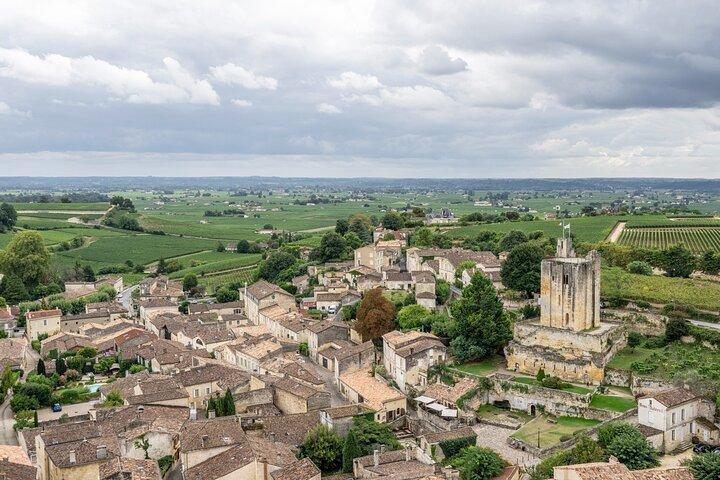 Saint-Emilion: Vila, subterrâneos e castelos