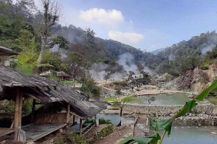 西ジャワ州ジャカルタ火山ホワイト火口と天然温泉