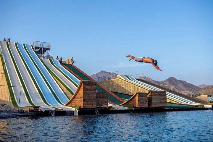 ハッタ ワディのプライベート日帰り旅行とミツバチ園訪問