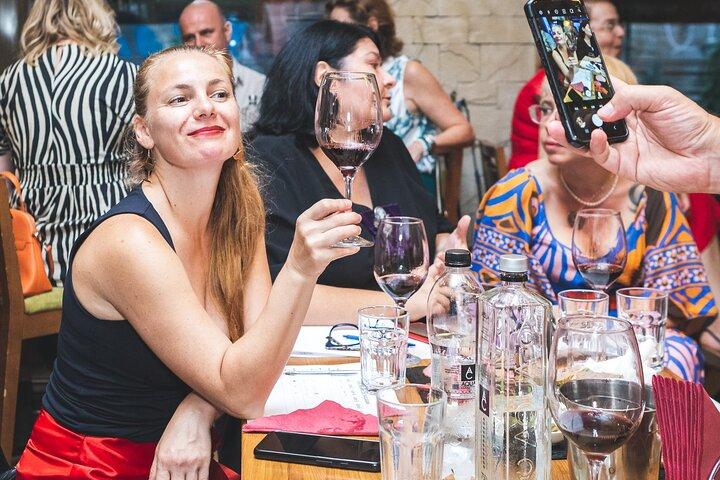 Privat vin- och matprovning i Bukarest