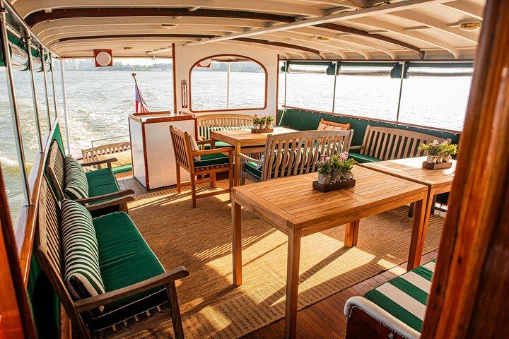 Croisière de feuillage d'automne sur le yacht pleine lune au départ de Chelsea Piers
