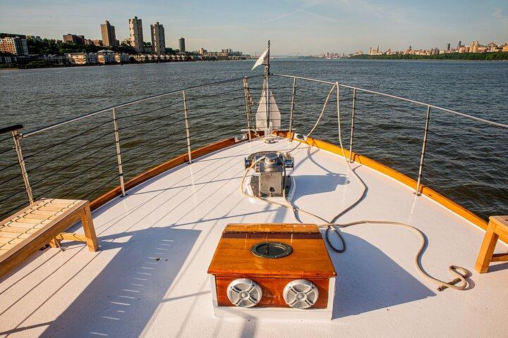 Croisière de feuillage d'automne sur le yacht pleine lune au départ de Chelsea Piers