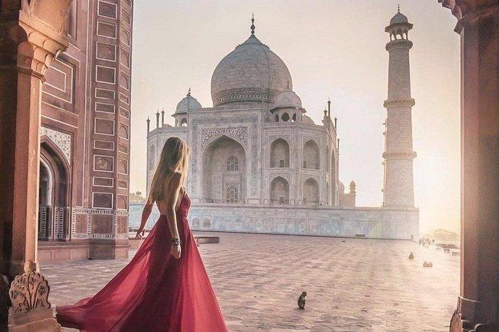 Sunrise Taj Mahal & Agra Fort Private Tour from Delhi – Inclusive