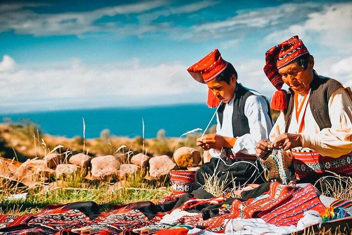 Uros e le isole Taquile da Puno Tour di un'intera giornata con pranzo