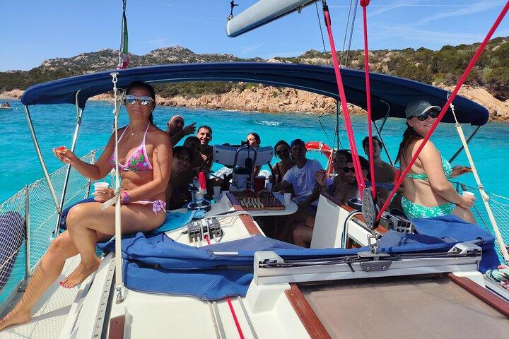 Tour naar de eilanden van de La Maddalena-archipel per zeilboot