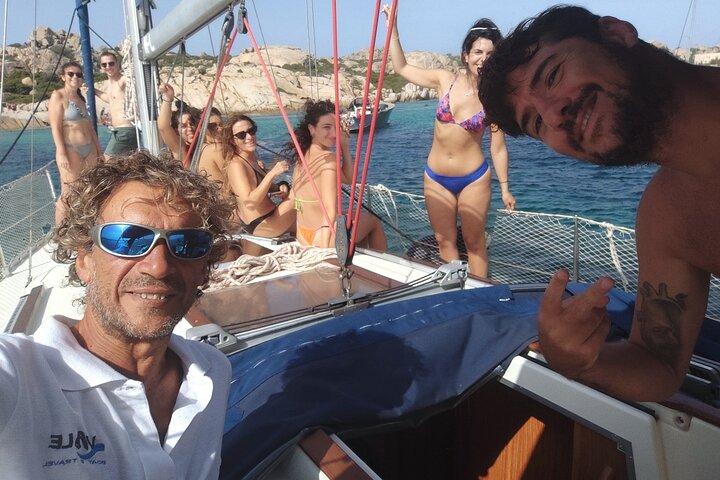 Tour naar de eilanden van de La Maddalena-archipel per zeilboot
