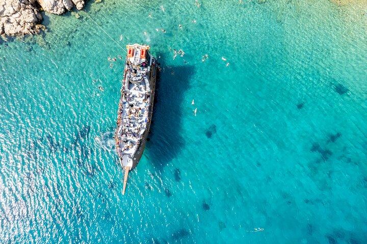 キャプテン モーガンによる 3 つの島と 4 つのスイミングスポットを含む豪華クルーズ