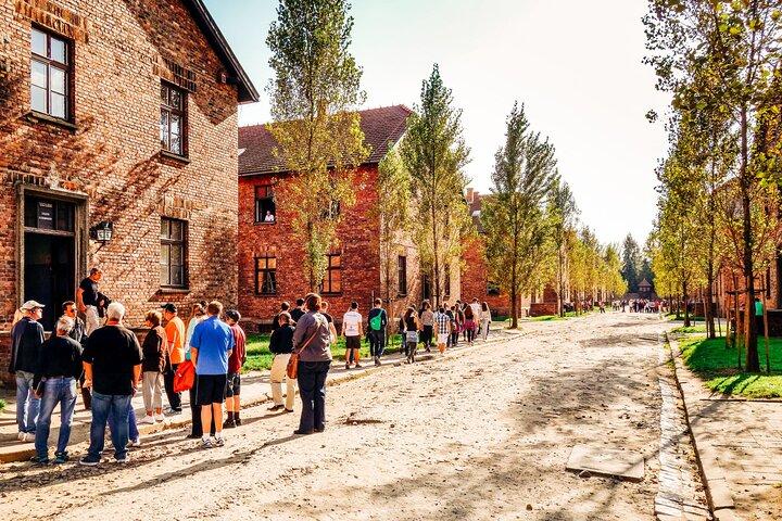 Guidet tur til Auschwitz Birkenau & Schindler Factory med PickUp