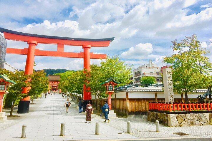 Visita guiada privada de medio día a Fushimi Inari Taisha