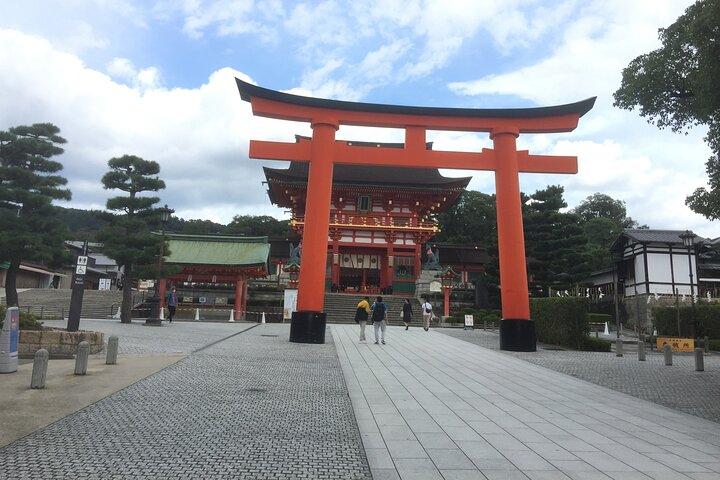 Visita guiada privada de medio día a Fushimi Inari Taisha