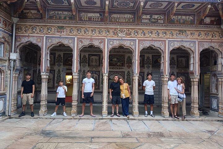Tour privato di un'intera giornata da Jaipur a Shekhawati e Mandawa