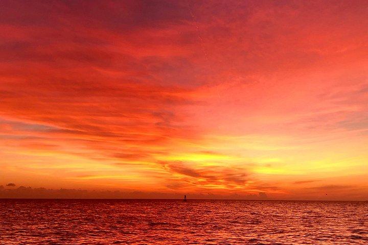 Hoteller i nærheden af Tikis- Sunset Cruise 1.5hr