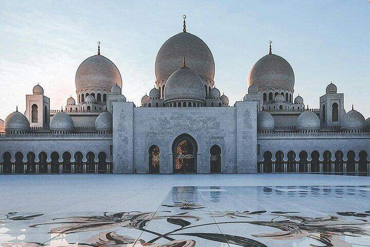 Visite de la Grande Mosquée d'Abou Dhabi avec billets pour le Musée du Louvre au départ de Dubaï