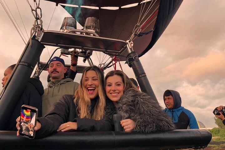 Teotihuacan balloon flight with cave breakfast and CDMX pickup