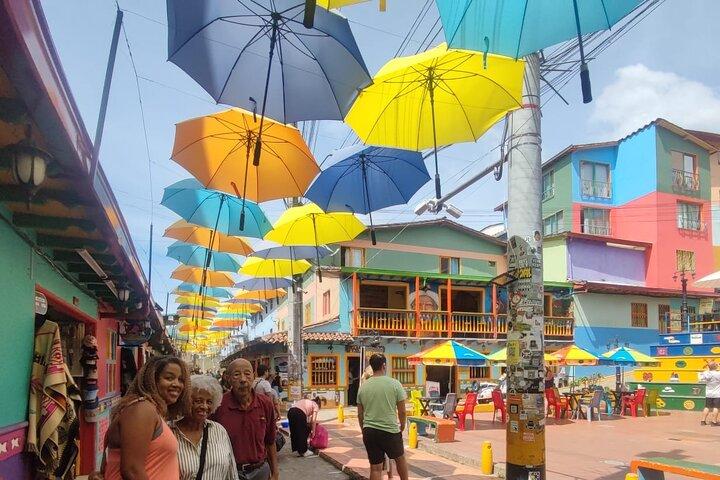 Guatape and Peñol Rock Full-Day Tour with transport from Medellin