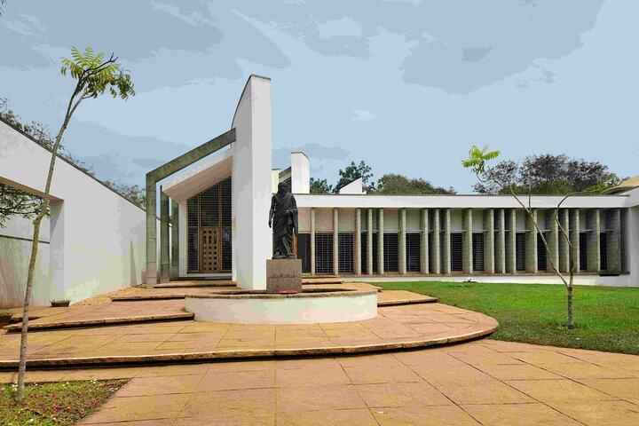 Pondicherry Historische en Spirituele Volledige Dag Begeleide Tour