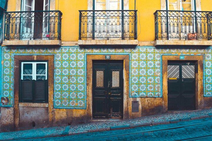 Lisbon : Castle Skip-the-Line & Old Town（アドオン・ファド・ディナー）