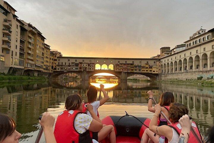 Rafting suave en Florencia bajo los arcos del Pontevecchio