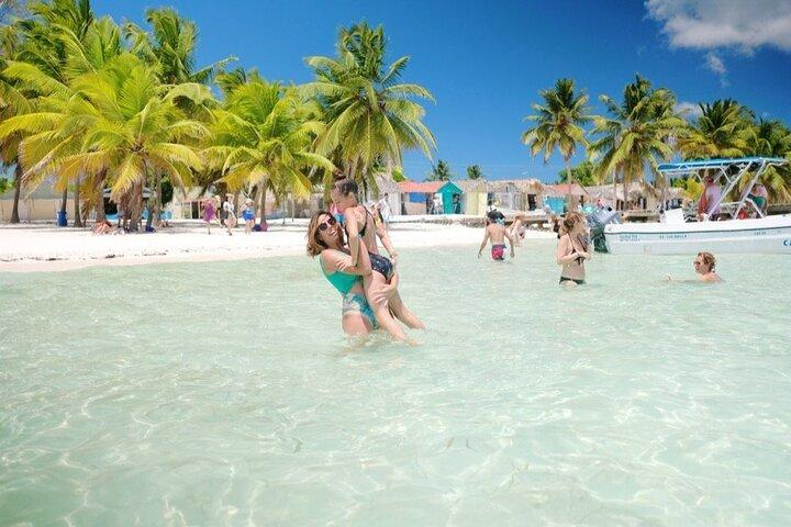 Punta Cana: Saona Island Catamaran Open Bar / Food Hotel Pickup