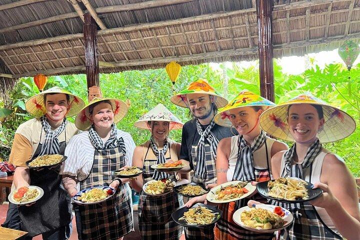 チャークエ野菜村、ハーブカクテル＆ホイアン料理教室