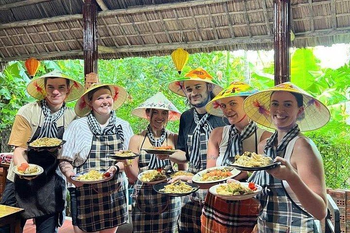 チャークエ野菜村、ハーブカクテル＆ホイアン料理教室