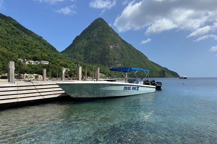 Charter privado de día completo: excursión en barco por Santa Lucía a Soufriere