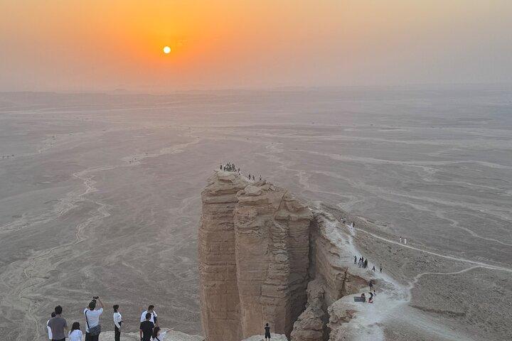 Explora el fin del mundo en un viaje privado con cena saudí