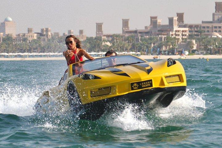 Experiencia de coche de reacción en Dubai con vistas al Burj Al Arab