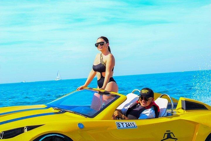 Experiencia de coche de reacción en Dubai con vistas al Burj Al Arab