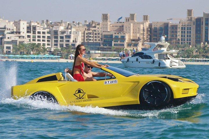 Experiencia de coche de reacción en Dubai con vistas al Burj Al Arab