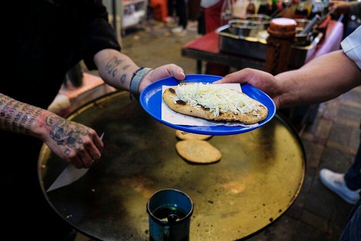 メキシコシティ歴史地区フードツアー： ヘリテージ・オン・ア・プレート