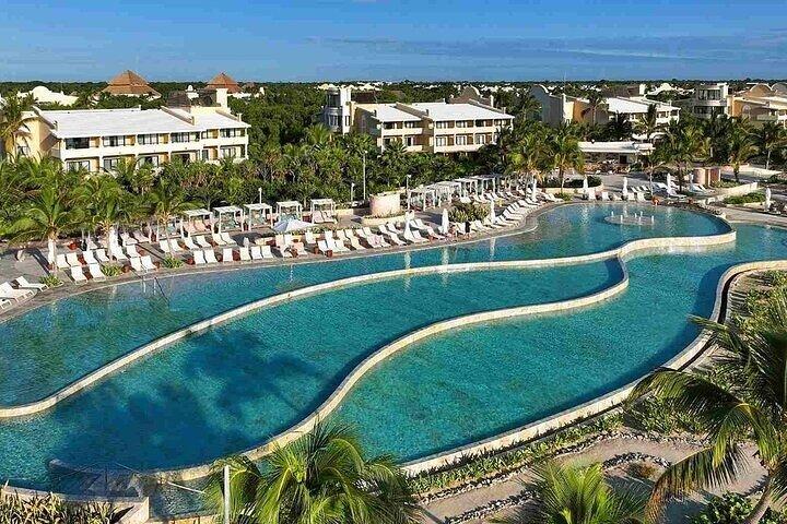 Traslado privado del aeropuerto de Cancún al hotel TRS Yucatán