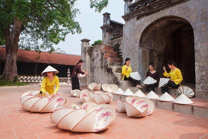 クアン フー カウの香、円錐形の帽子、漆塗りの伝統村