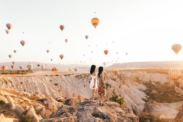 Private Photoshoot with Balloons in Cappadocia