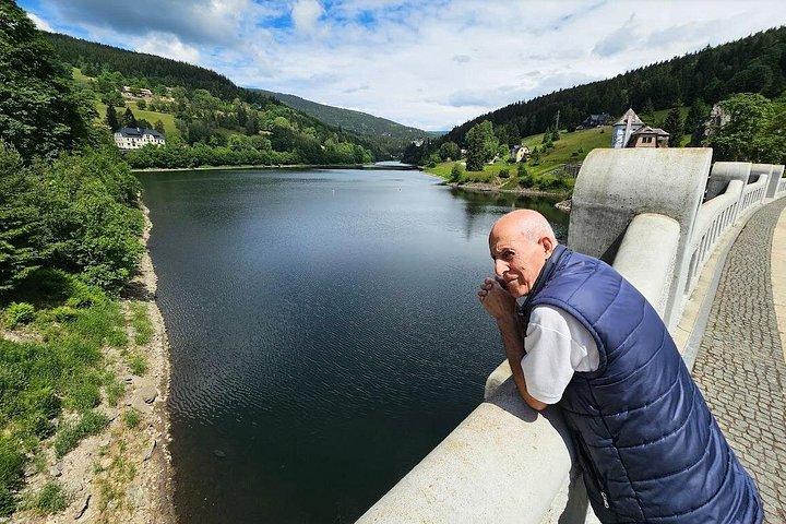 プラハ発ボヘミアンパラダイス日帰りツアー：自然、城、醸造所